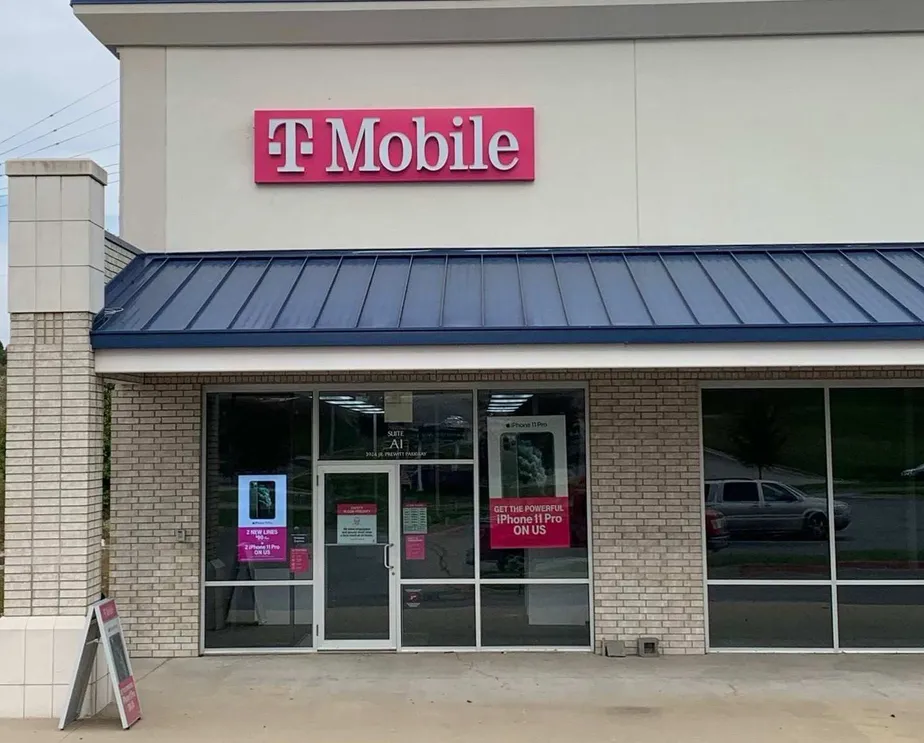 Exterior photo of T-Mobile store at Jr Prewitt Pkwy & Goldie Pearl Blvd 2, Osage Beach, MO