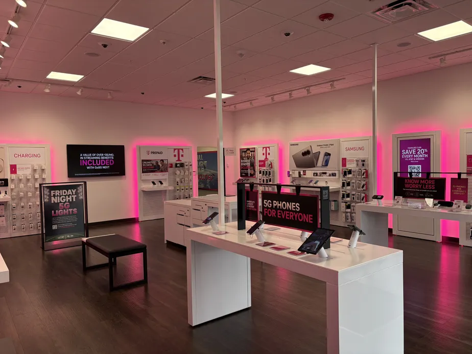  Interior photo of T-Mobile Store at Thomaston Commons, Thomaston, ME 