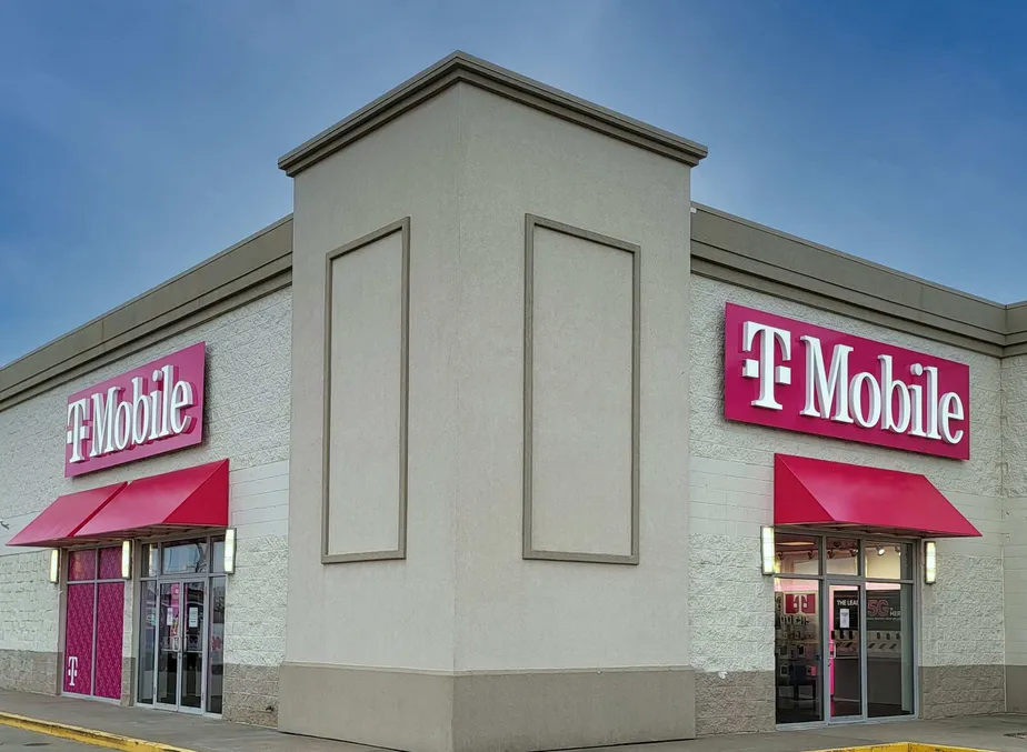 Exterior photo of T-Mobile Store at S Main St & W 23rd St, Fort Scott, KS