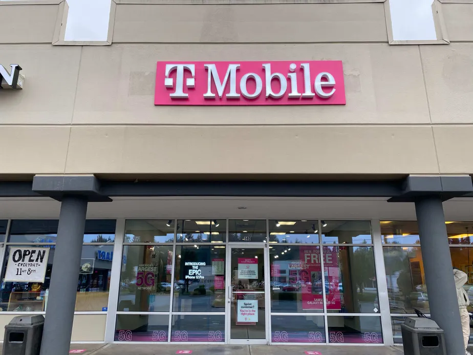  Exterior photo of T-Mobile store at Commercial St & Neef Ave Se, Salem, OR 