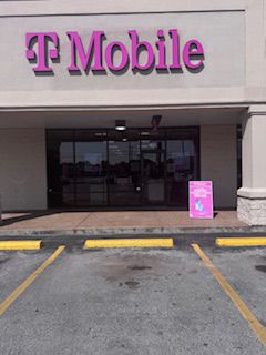 Exterior photo of T-Mobile Store at N Central Ave & W Mullins St, Humboldt, TN