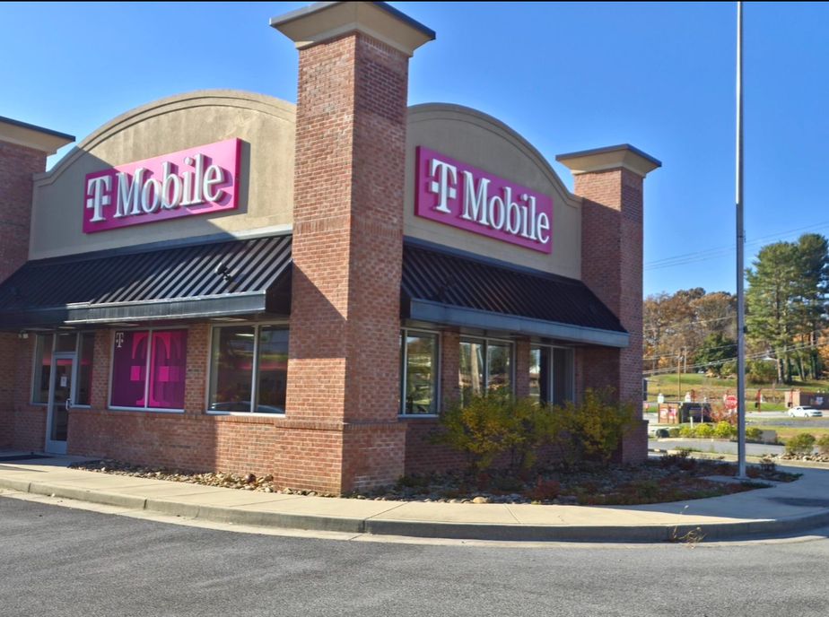 Exterior photo of T-Mobile Store at N Main St & Johnston Rd, Marion, VA