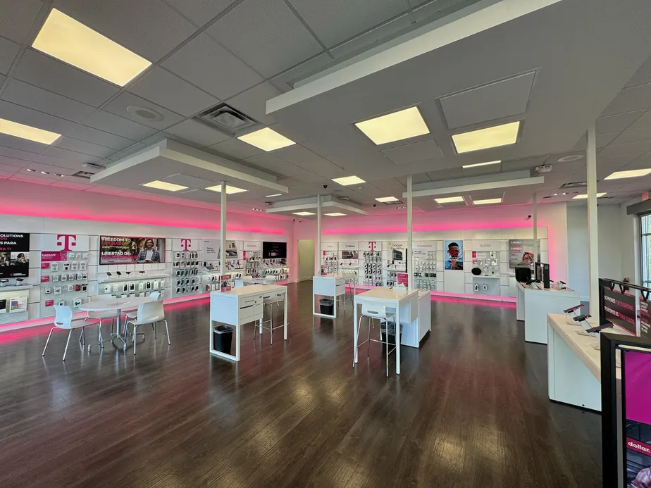  Interior photo of T-Mobile Store at Keizer Station, Keizer, OR 
