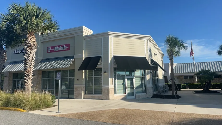  Exterior photo of T-Mobile Store at Island Walk at Palm Coast, Palm Coast, FL 