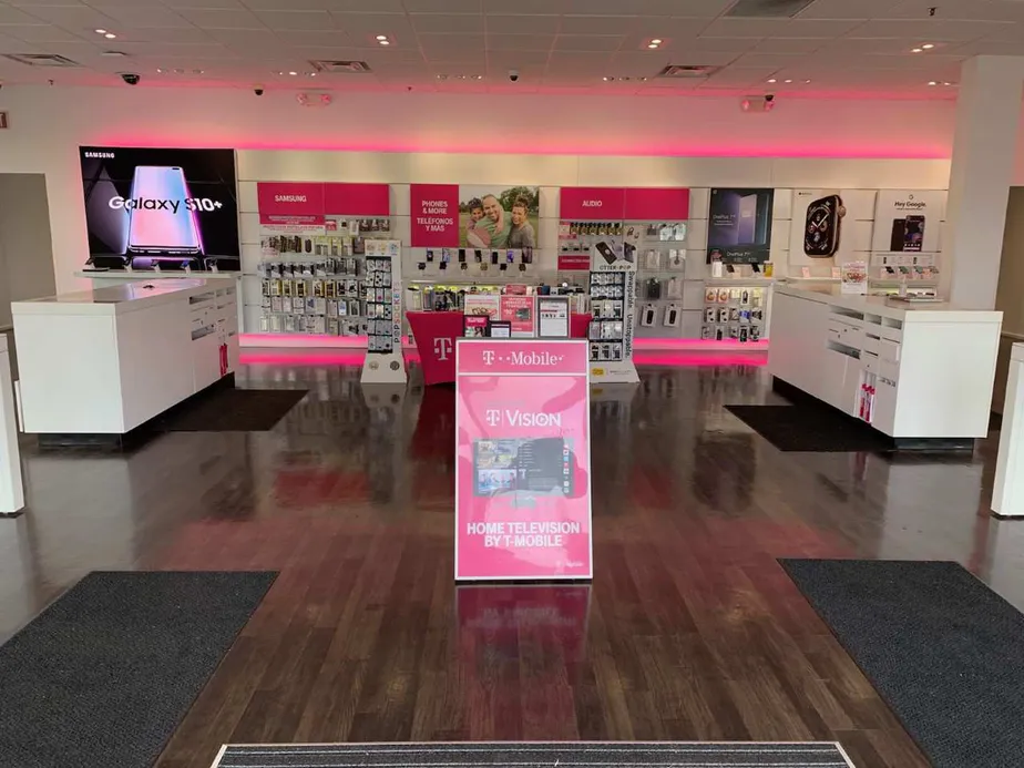 Foto del interior de la tienda T-Mobile en East Hunting Park Ave & G Street, Philadelphia, PA