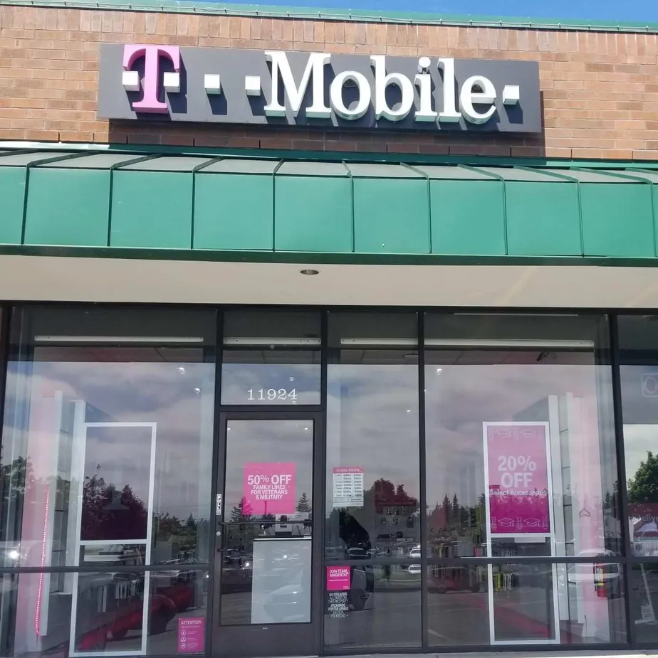 Exterior photo of T-Mobile store at Division Center, Portland, OR