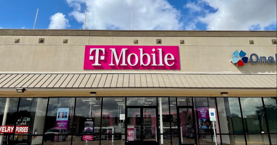 Exterior photo of T-Mobile Store at US 59 & FM 102, Wharton, TX