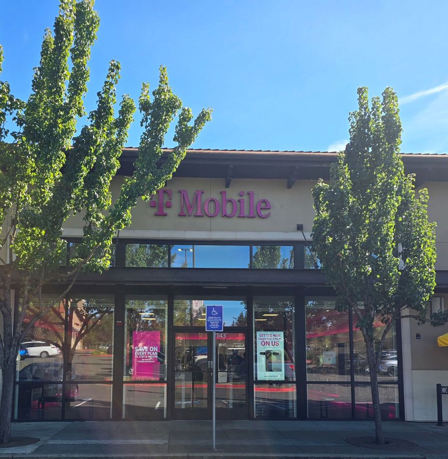 Exterior photo of T-Mobile Store at Nyberg Woods, Tualatin, OR