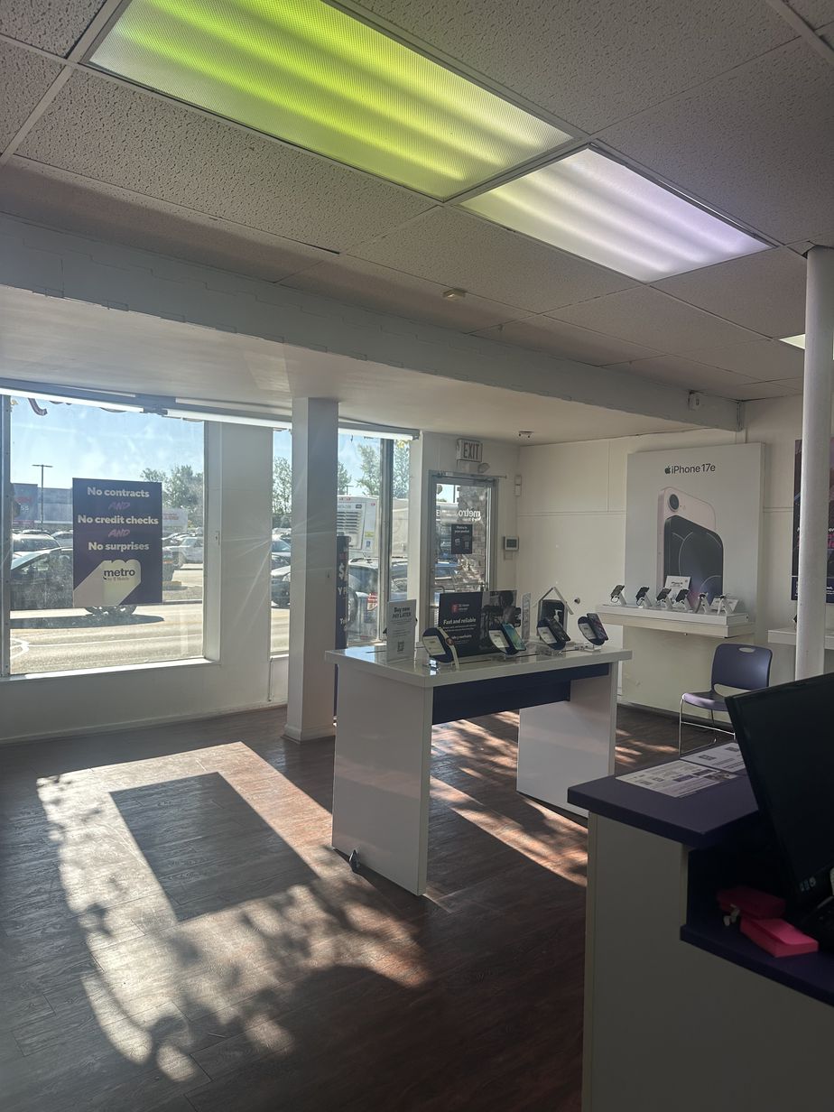 Metro by T-Mobile 470 Salem St - 470 Salem St