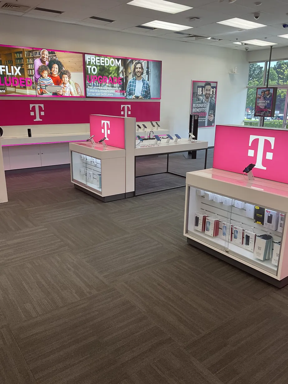  Interior photo of T-Mobile Store at Cheshire Station, Woodbridge, VA 