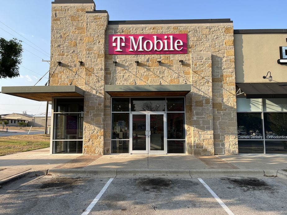 Exterior photo of T-Mobile Store at Ih-35 & Loop 363, Temple, TX