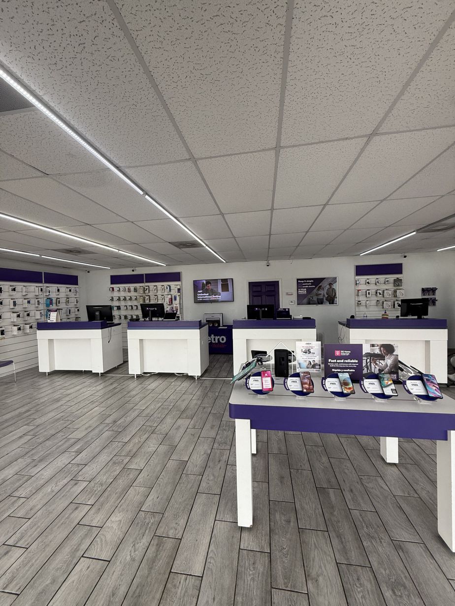 Metro by T-Mobile 4726 S Hackberry - 4726 S Hackberry 