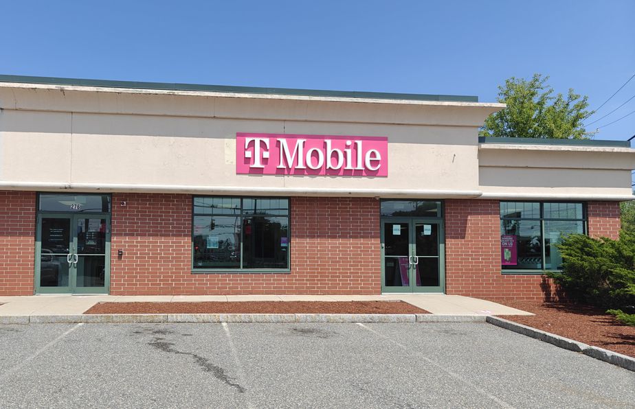 Exterior photo of T-Mobile Store at Highland Ave & Marlborough Rd, Salem, MA