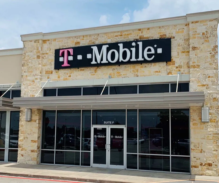 Exterior photo of T-Mobile store at I-45 & Fm 646, League City, TX