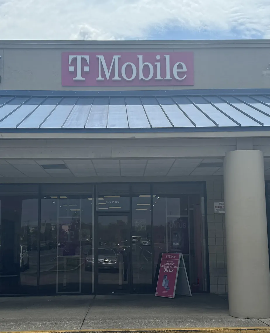  Exterior photo of T-Mobile Store at Apalachee Pkwy & Magnolia, Tallahassee, FL 
