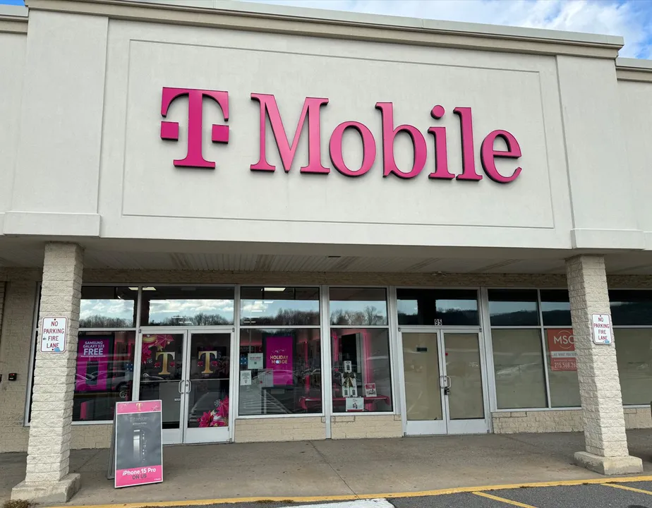 Foto del exterior de la tienda T-Mobile en 8th Ave & Westside Dr, Carbondale, PA