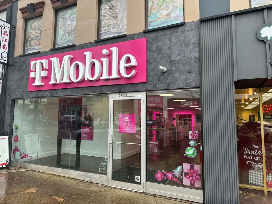 Exterior photo of T-Mobile Store at Murray & Forbes, Pittsburgh, PA