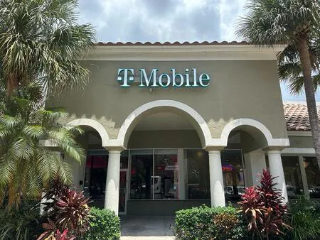  Exterior photo of T-Mobile Store at Nob Hill & Sunrise, Plantation, FL 