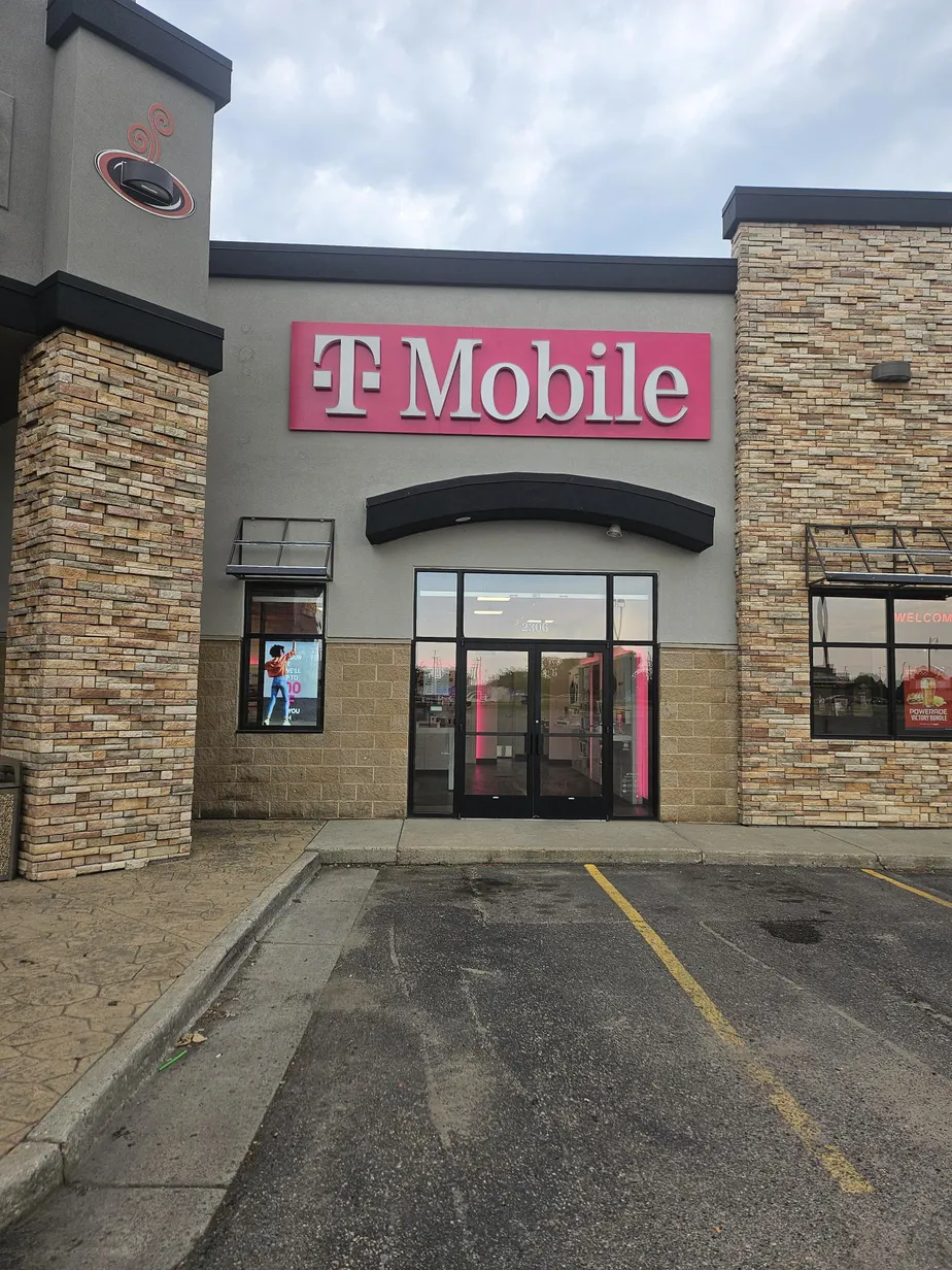  Exterior photo of T-Mobile Store at 6th St & 22nd Ave, Brookings, SD 