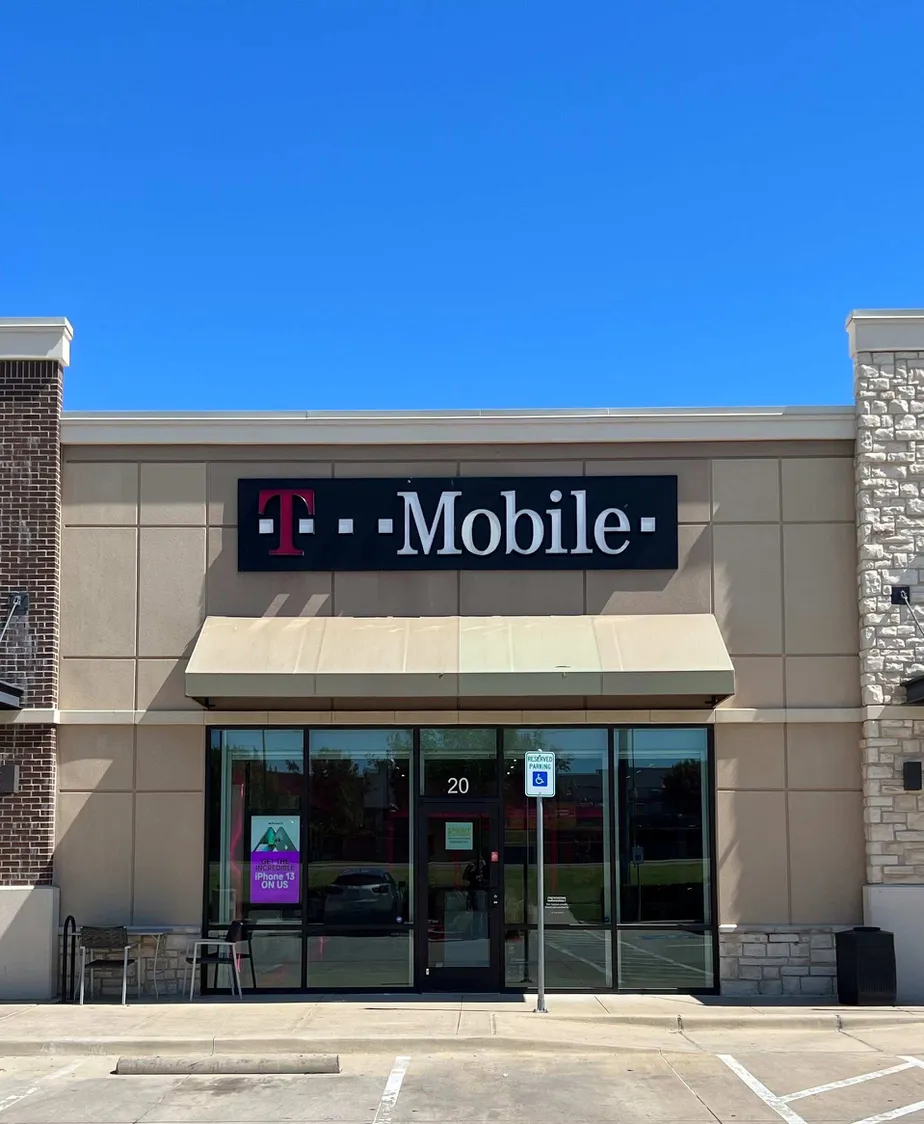Foto del exterior de la tienda T-Mobile en Highway 380 & N Custer Rd, Prosper, TX