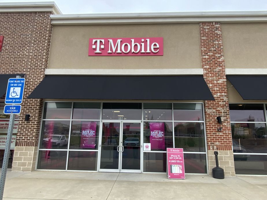 Exterior photo of T-Mobile Store at Cumming Highway & I-575, Canton, GA