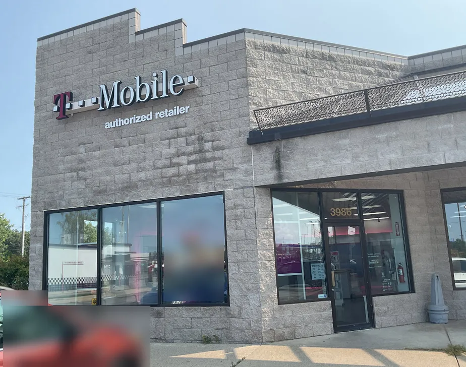  Exterior photo of T-Mobile Store at Wilder & State, Bay City, MI 