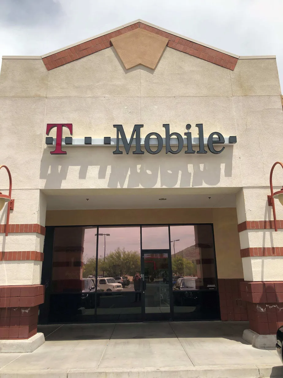 Foto del exterior de la tienda T-Mobile en Speedway & Silverbell, Tucson, AZ