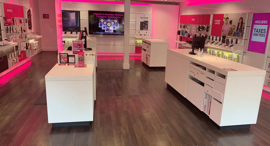 Foto del interior de la tienda T-Mobile en N Broadway & Hamilton Pl, Tarrytown, NY