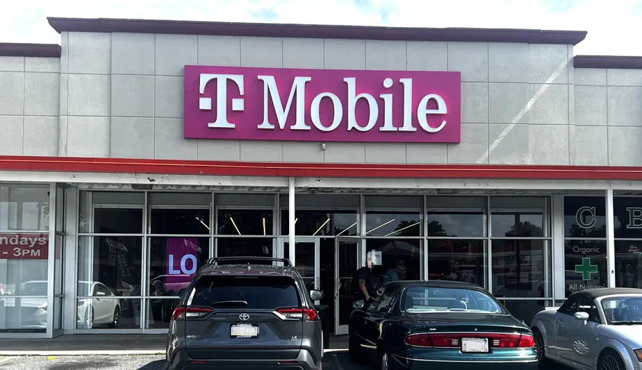 Exterior photo of T-Mobile Store at Kirkwood Hwy & Duncan, Wilmington, DE