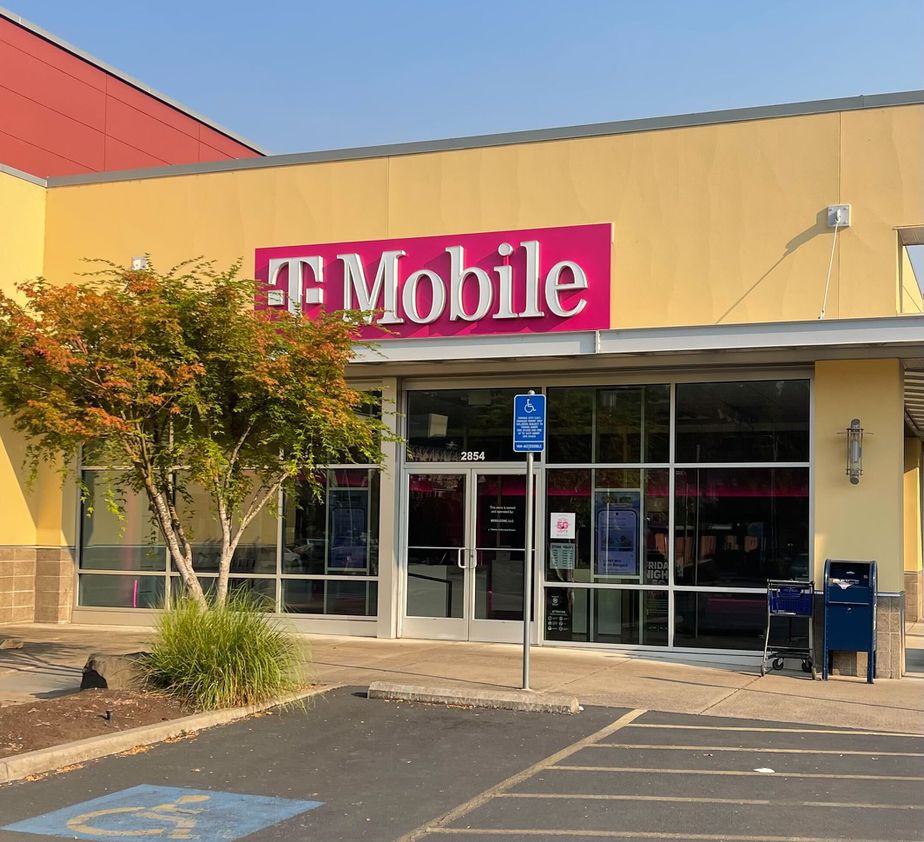 Exterior photo of T-Mobile Store at Willamette St & West 29th, Eugene, OR
