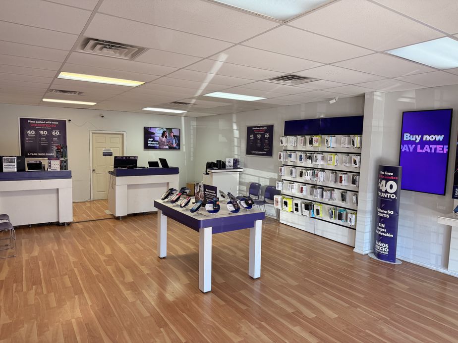 Metro by T-Mobile 525 E Madrid Ave - 525 E Madrid Ave 