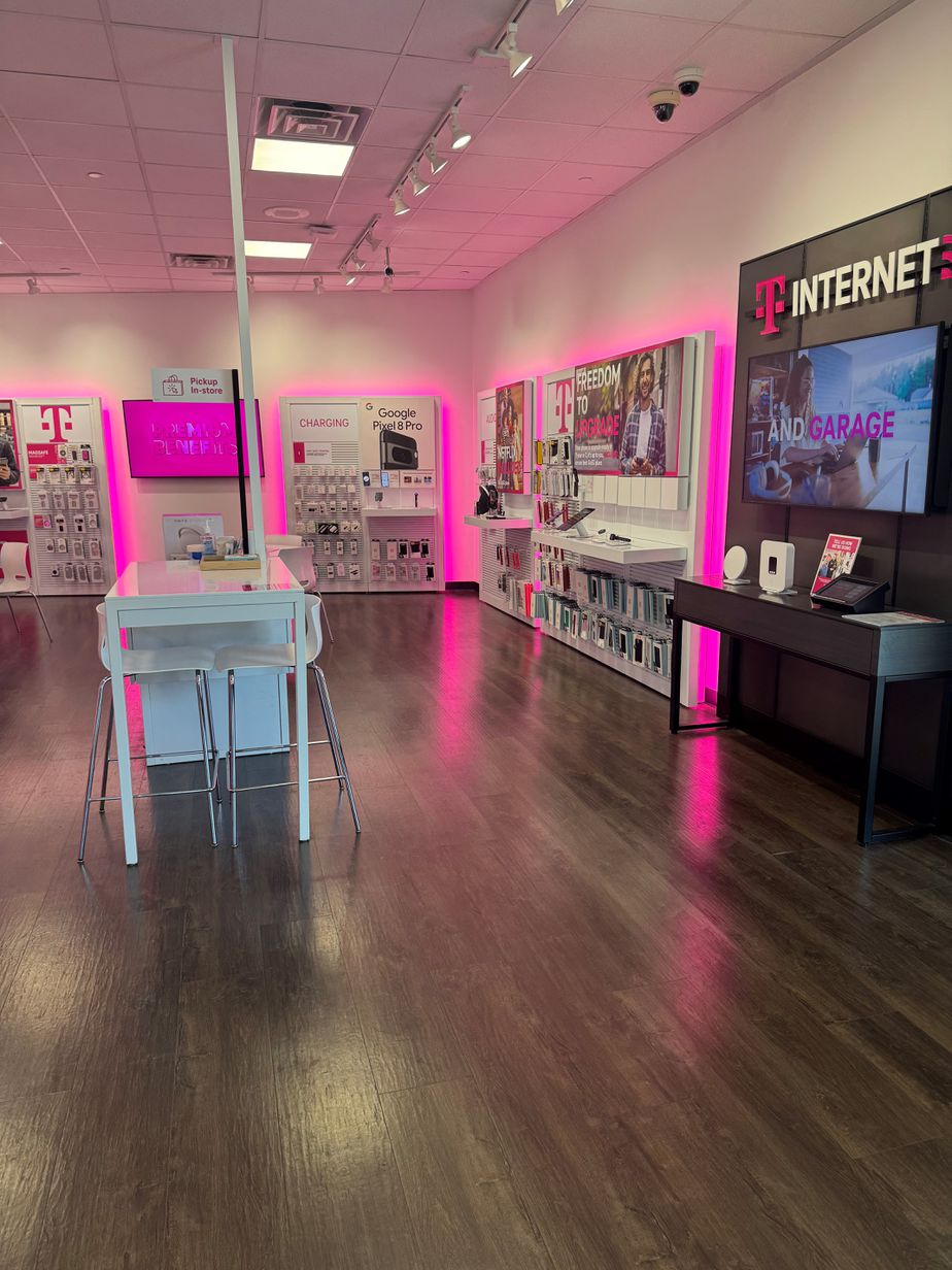 Interior photo of T-Mobile Store at The Oaks Mall, Thousand Oaks, CA