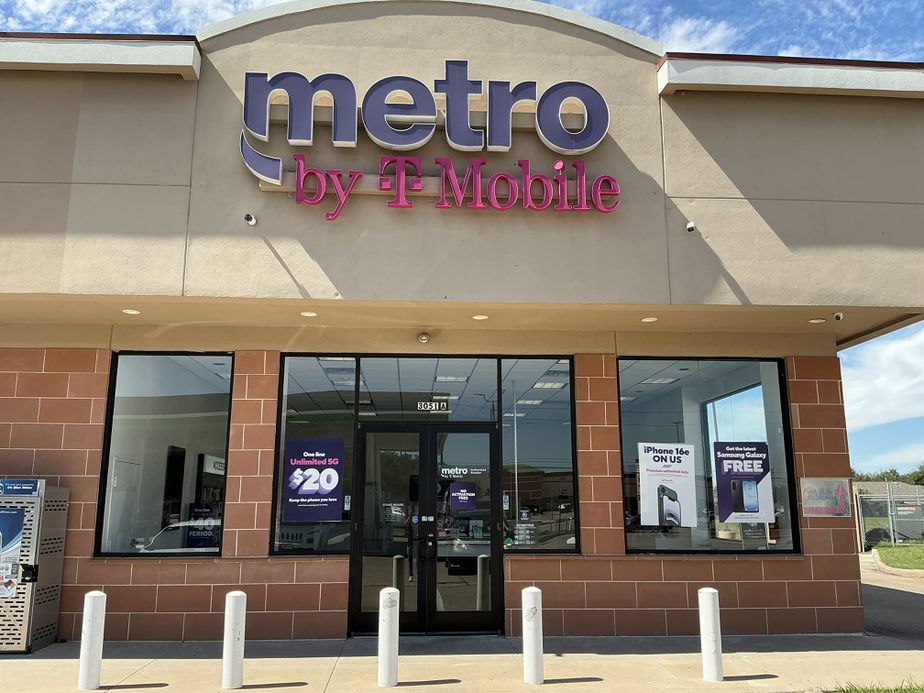 Metro by T-Mobile 3051 Fry Rd - 3051 Fry Rd