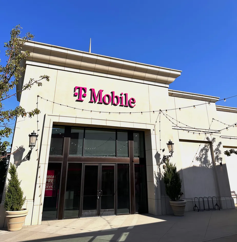 Exterior photo of T-Mobile Store at Farmington Station, Farmington, UT