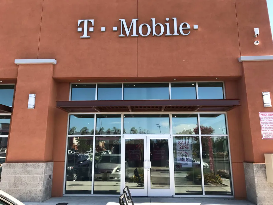 Exterior photo of T-Mobile store at Riverside & San Bernardino, Rialto, CA