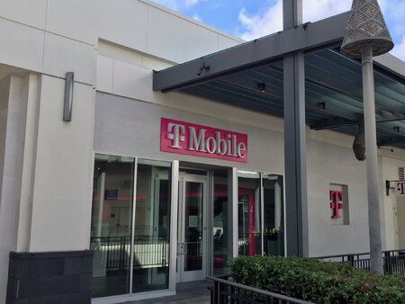 Exterior photo of T-Mobile Store at Ala Moana Center, Honolulu, HI