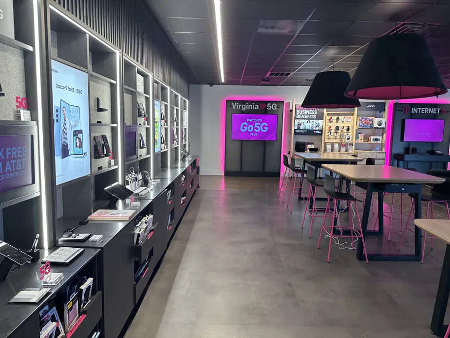 Interior photo of T-Mobile Store at South Park Blvd & South Ave, Colonial Heights, VA