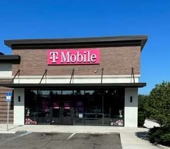 Exterior photo of T-Mobile Store at Oakleaf Town Center, Jacksonville, FL