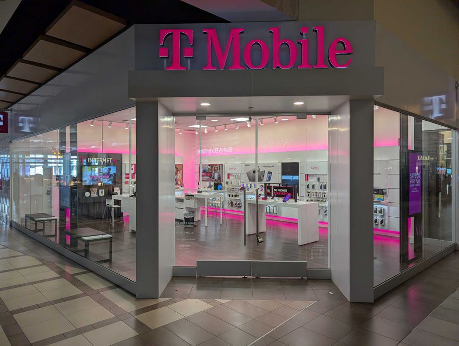 Exterior photo of T-Mobile Store at Fashion Place, Murray, UT