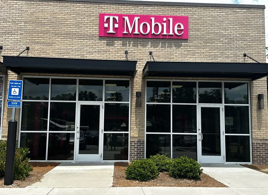 Exterior photo of T-Mobile Store at Bells Hwy & Mt Carmel Rd, Walterboro, SC