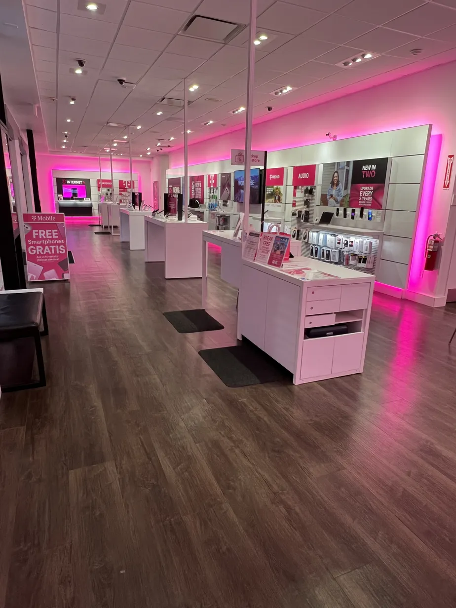  Interior photo of T-Mobile Store at Richmond Ave & Rockland Ave, Staten Island, NY 