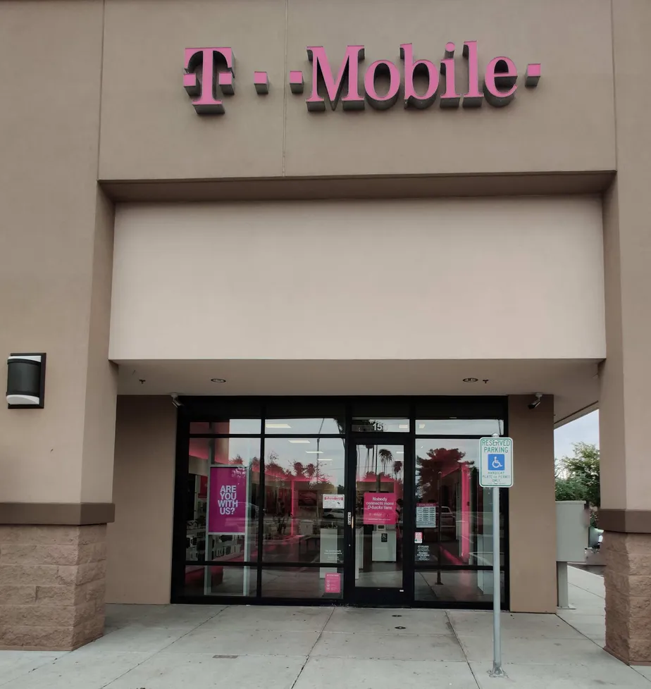 Foto del exterior de la tienda T-Mobile en Northern & 59th, Glendale, AZ