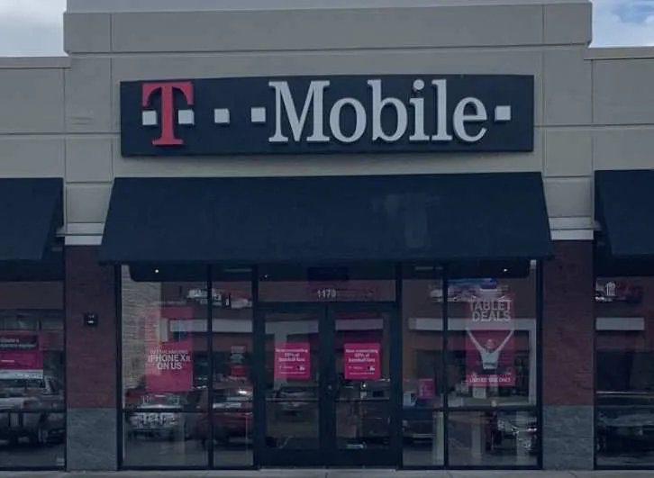 Exterior photo of T-Mobile store at I-70 & Hwy 157, Collinsville, IL