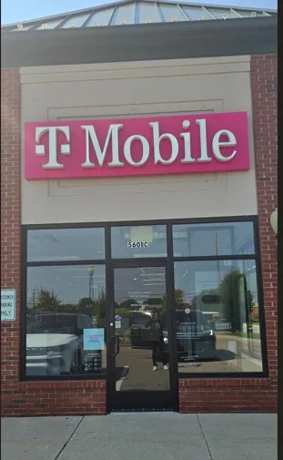  Exterior photo of T-Mobile Store at Sashabaw Rd & Maybe Rd, Clarkston, MI 