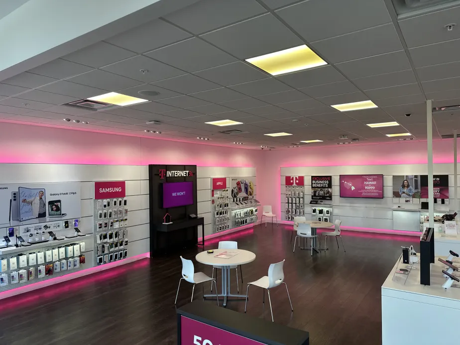  Interior photo of T-Mobile Store at Pine Lake Rd & S 27th St, Lincoln, NE 