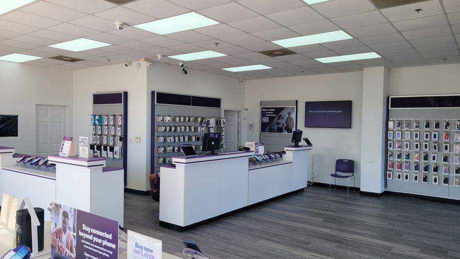 Metro by T-Mobile 215 W Camp Wisdom Rd - 215 W Camp Wisdom Rd 
