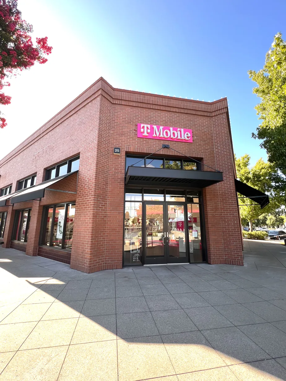 Foto del exterior de la tienda T-Mobile en Downtown Pleasant Hill, Pleasant Hill, CA