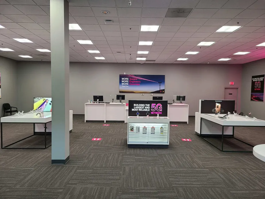 Interior photo of T-Mobile Store at White Oaks Mall 2, Springfield, IL