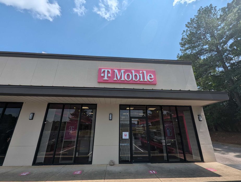 Exterior photo of T-Mobile Store at Wp Malone Rd & Pine St, Arkadelphia, AR