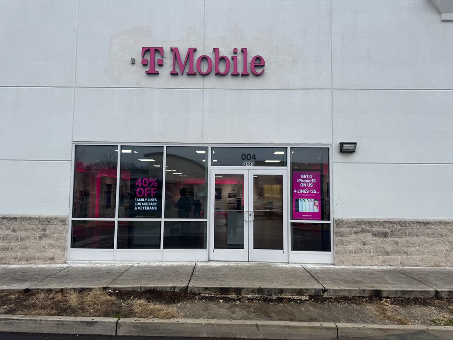 Exterior photo of T-Mobile Store at Centre at Forestville, Forestville, MD